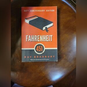Fahrenheit 451 paper back book